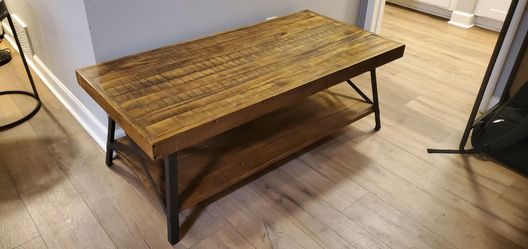 Solid Rustic Industrial Wood and Steel w/ Bottom Shelf COFFE TABLE ••  Like New ••