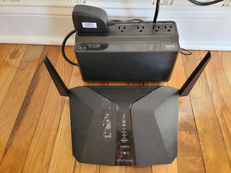 Netgear Nighthawk Wifi 6 Router With APC Battery Back Up Surge Protector