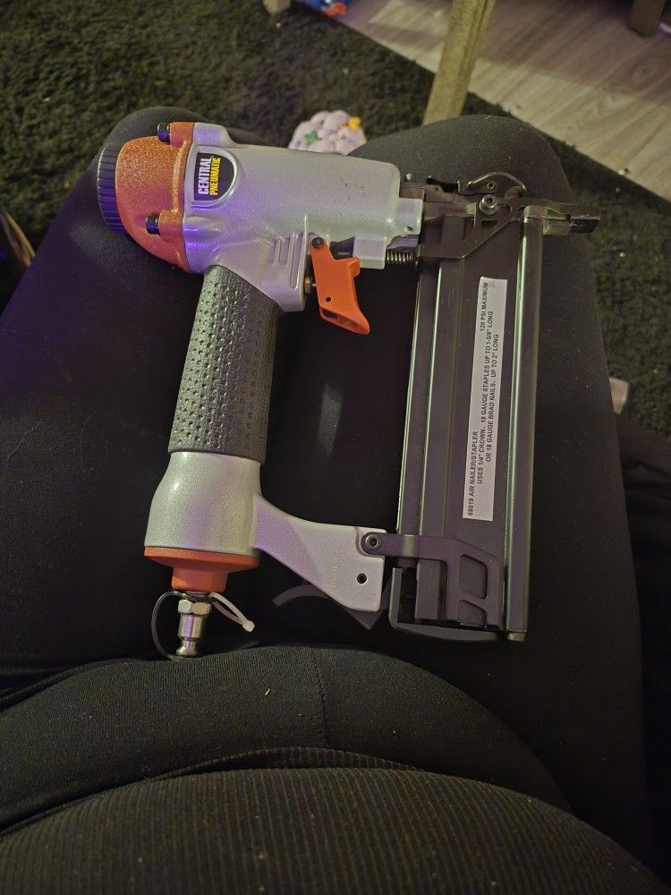 Central Pneumatic Nailer/staple Gun