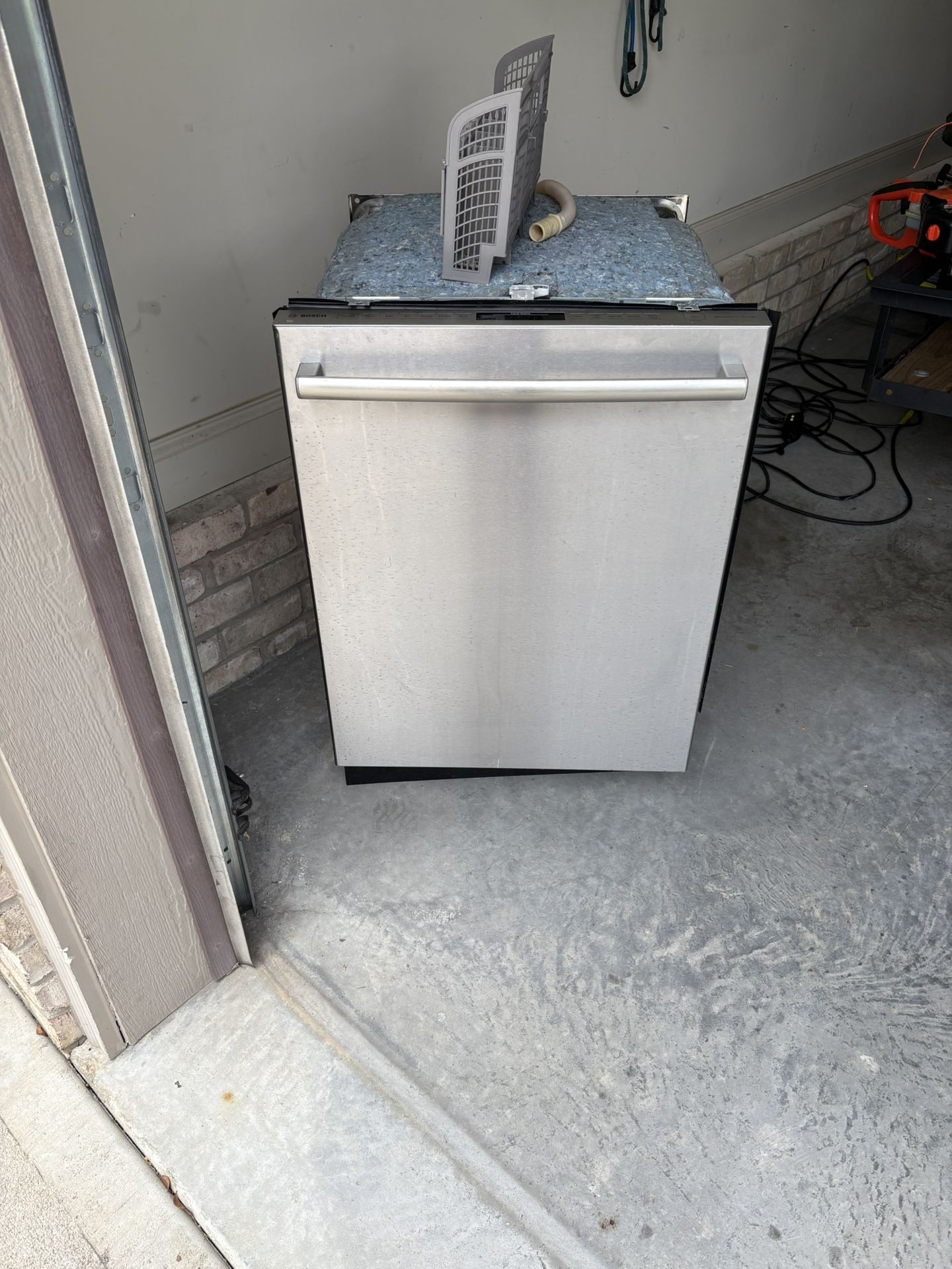 Bosch 800 Series Dishwasher – For Parts or Repair – $200