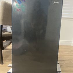 Mini Fridge 