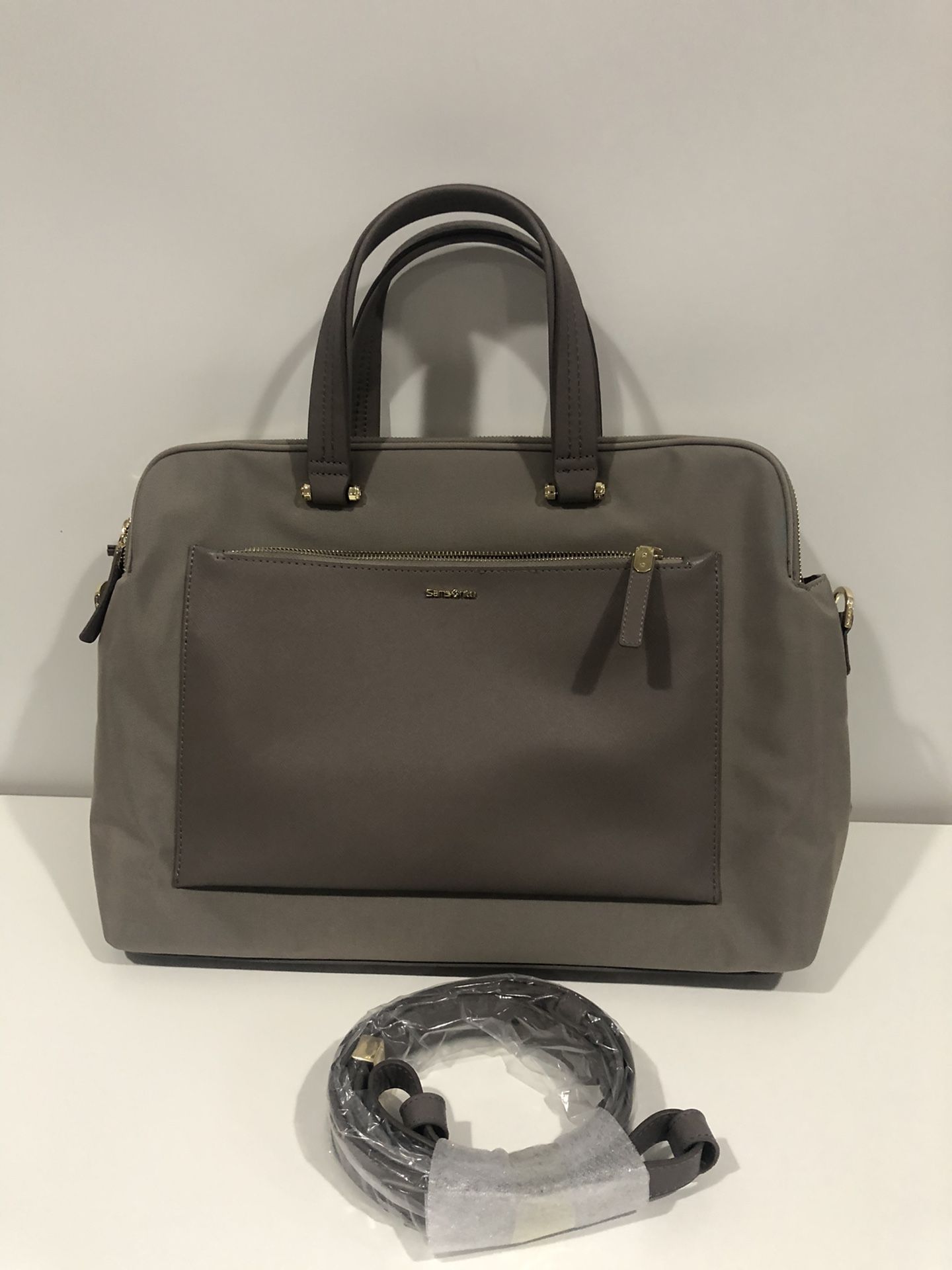 Samsonite Zalia bailbag beige or Black color
