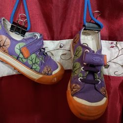 Size 10 Keen Girls Shoes 