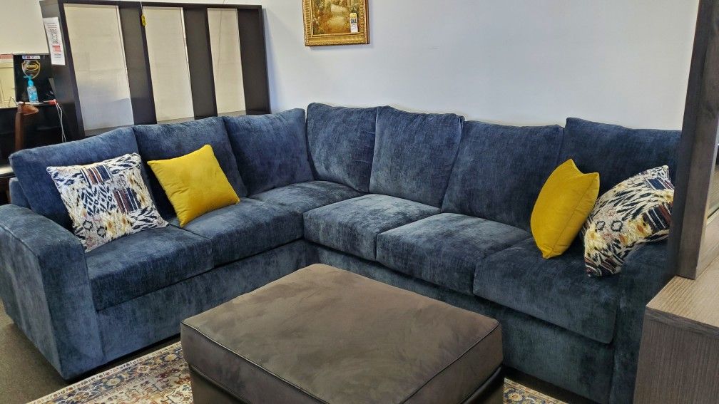 2pc Sectional, Brand New