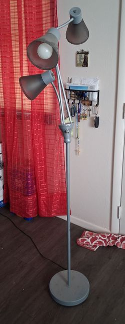 Adjustable floor lamp