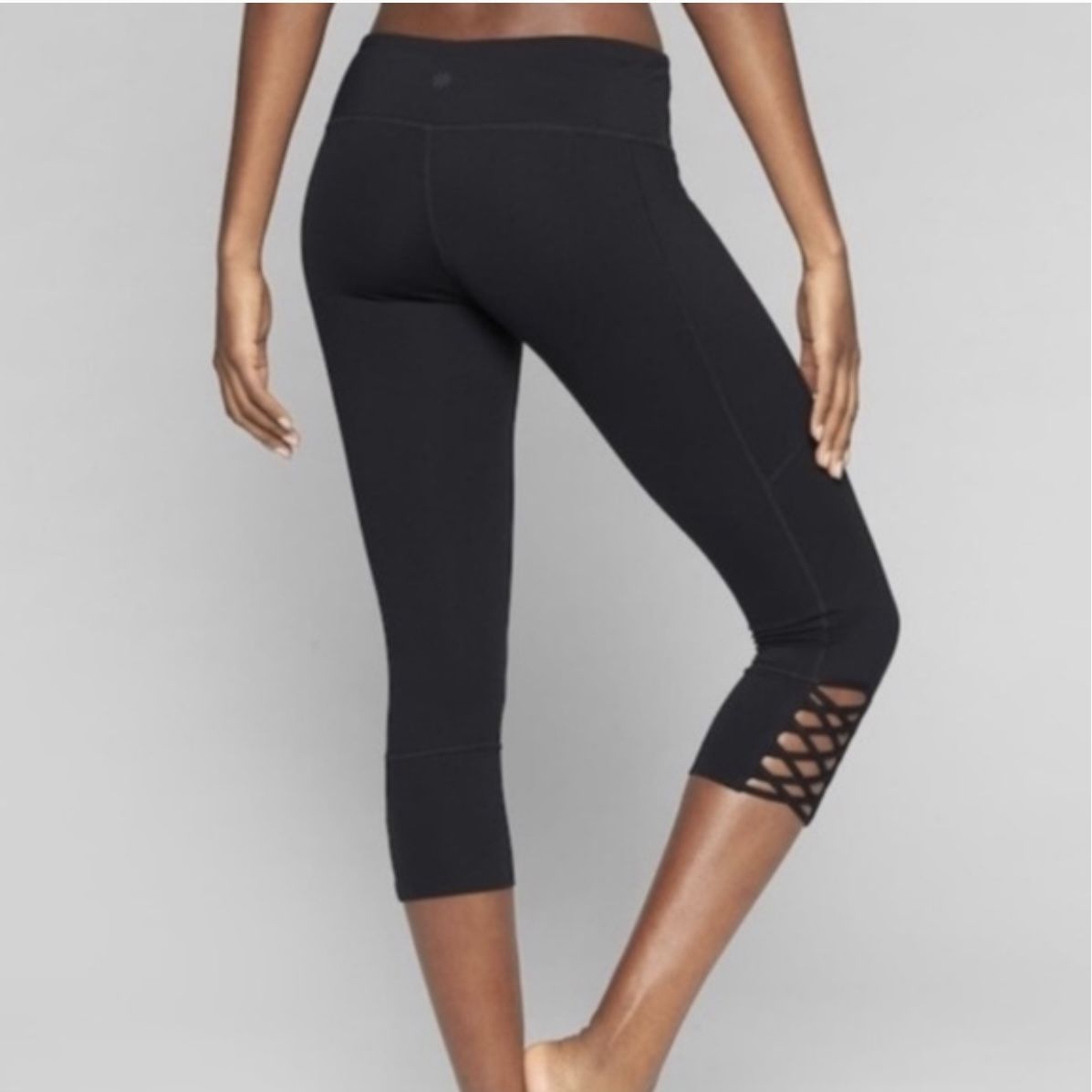 ATHLETA Black High Waisted Mind Over Mat Capri Cropped Athletic Workout Leggings