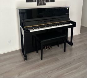 T121 Yamaha Piano