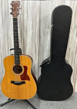 Taylor 210e Acoustic-Electric Guitar w/case (PO1020518) -Very Good Condition