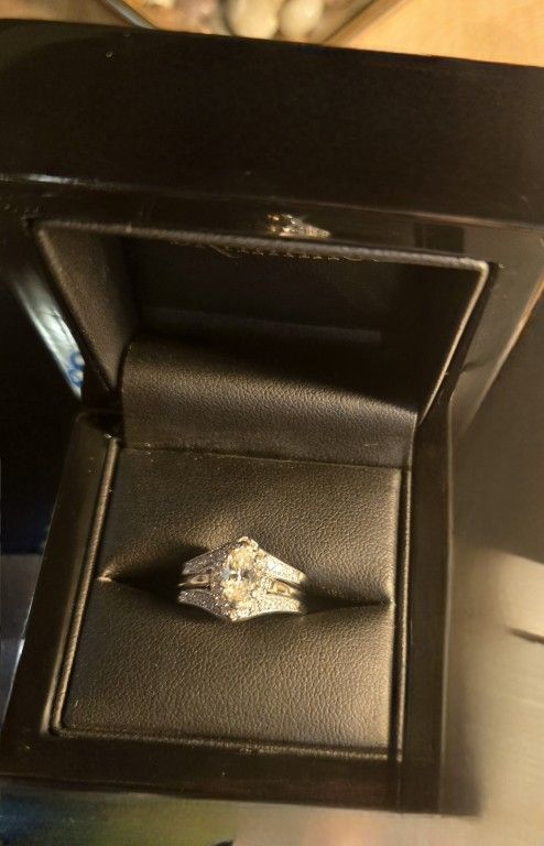 Engagement Ring & Wedding Band Set – Stunning Oval Halo, Size 7 – Brilliance Brand