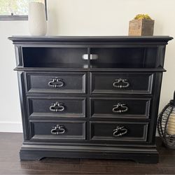 Black six drawer dresser