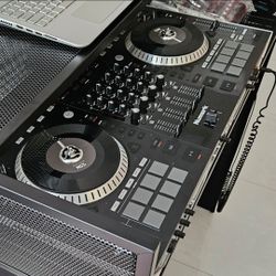 Numark NS7II (ns7ii with Numark carrying case