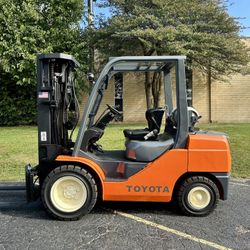 4 Stages Mast & Side Shift. TOYOTA FORKLIFT Capacity 6500 Pb. Pneumatic. ONLY 8150 Hours. New Outdoor Traction Tires. LPG. No Any Leaks. Free Delivery