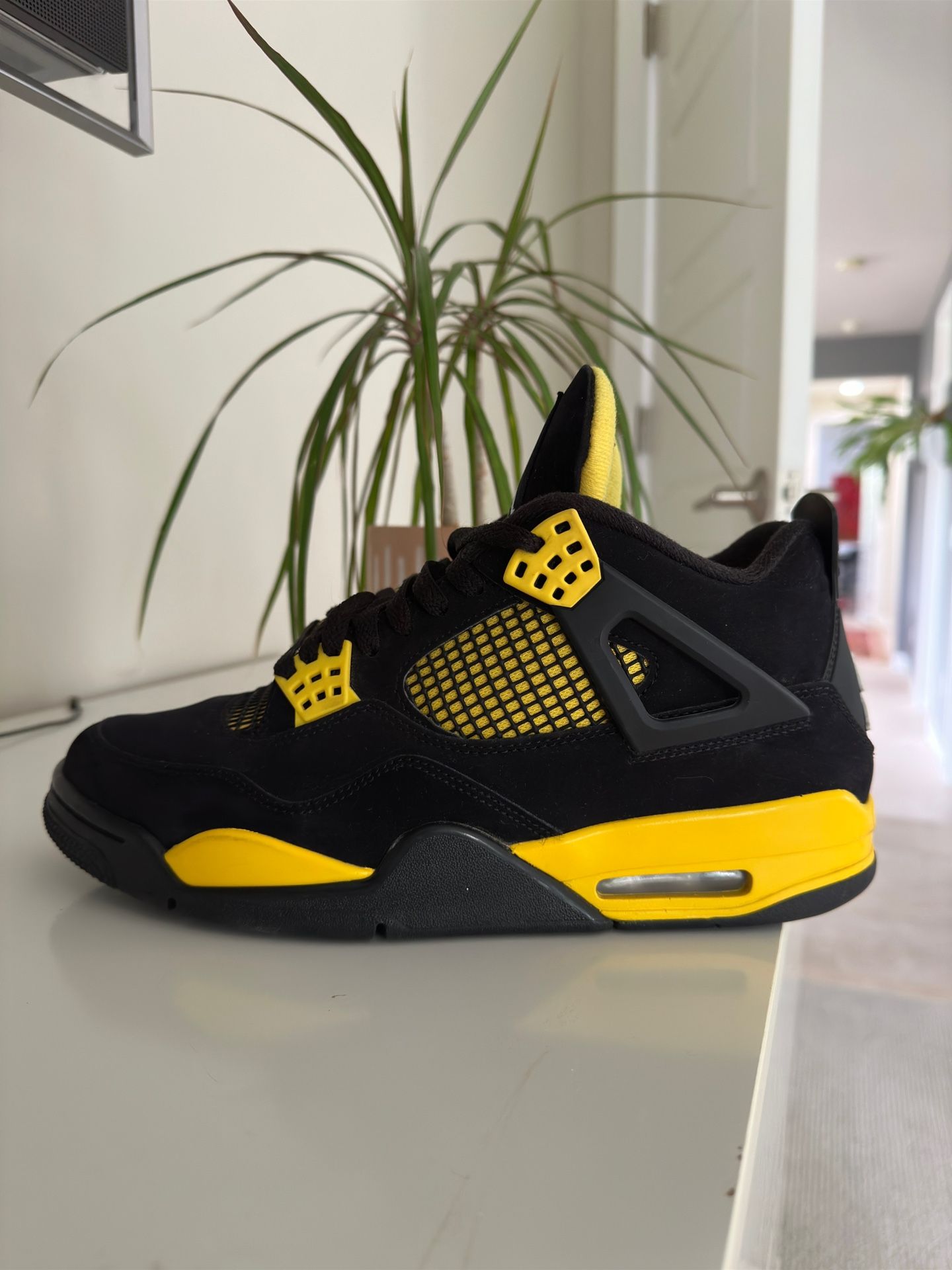Jordan 4 Retro Thunders