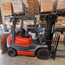 Toyota Forklift Model 42-6FGU25  5,000 lbs 189" Max Lift Height new engine