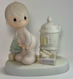 Precious Moments 1982 "May Your Christmas be Warm" Precious Moments E-2348 No Box