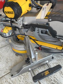 DeWalt miter saw 12-in