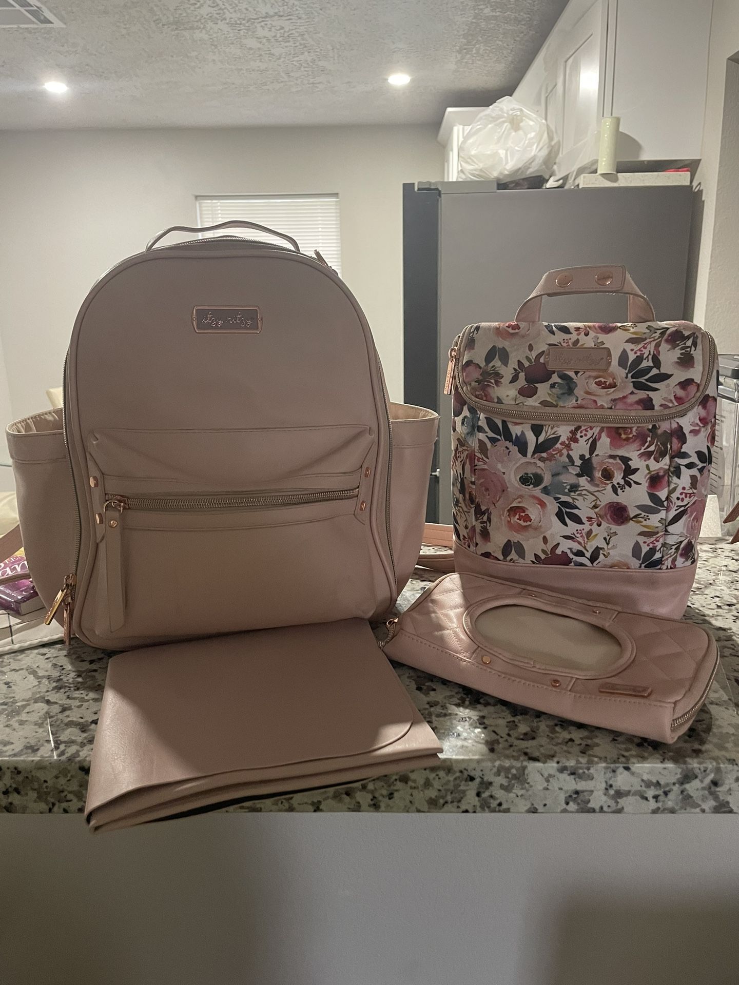 Pañalera Mini Rosa Itzy Ritzy