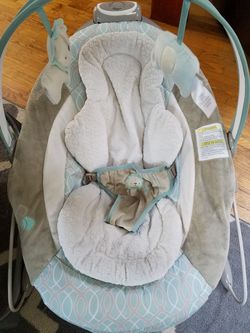 Auto baby bouncer seat