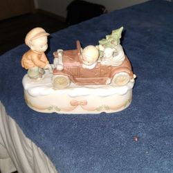 Memories Of Yesterday 1990 Porclein music Box