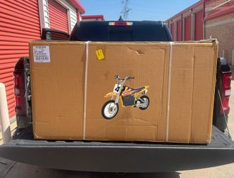 Razor Dirt Rocket MX650 - 36V Electric-Powered Dirt Bike, up to 17 mph, Ride-On for Teens