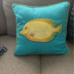 fish pillow 