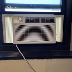 DELLA - 8000 BTU Smart Window AC. Cools Up To 250 Sq. Ft Plus Remote