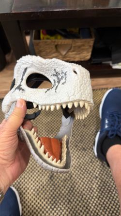 Jurrasic Park Atrociraptor Mask With Sounds