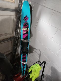 Connelly Factory 5 Water Skis – Retro Style – Great Condition – $120 OBO