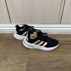 Size 2 adidas Cloudfoam for girls ages 7-9. Used but in good condition, pick up only in Torrance