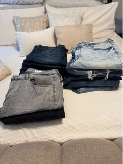 18 pairs of Arizona Jeans
