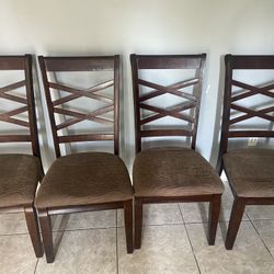 Four Dinning Room Chairs 