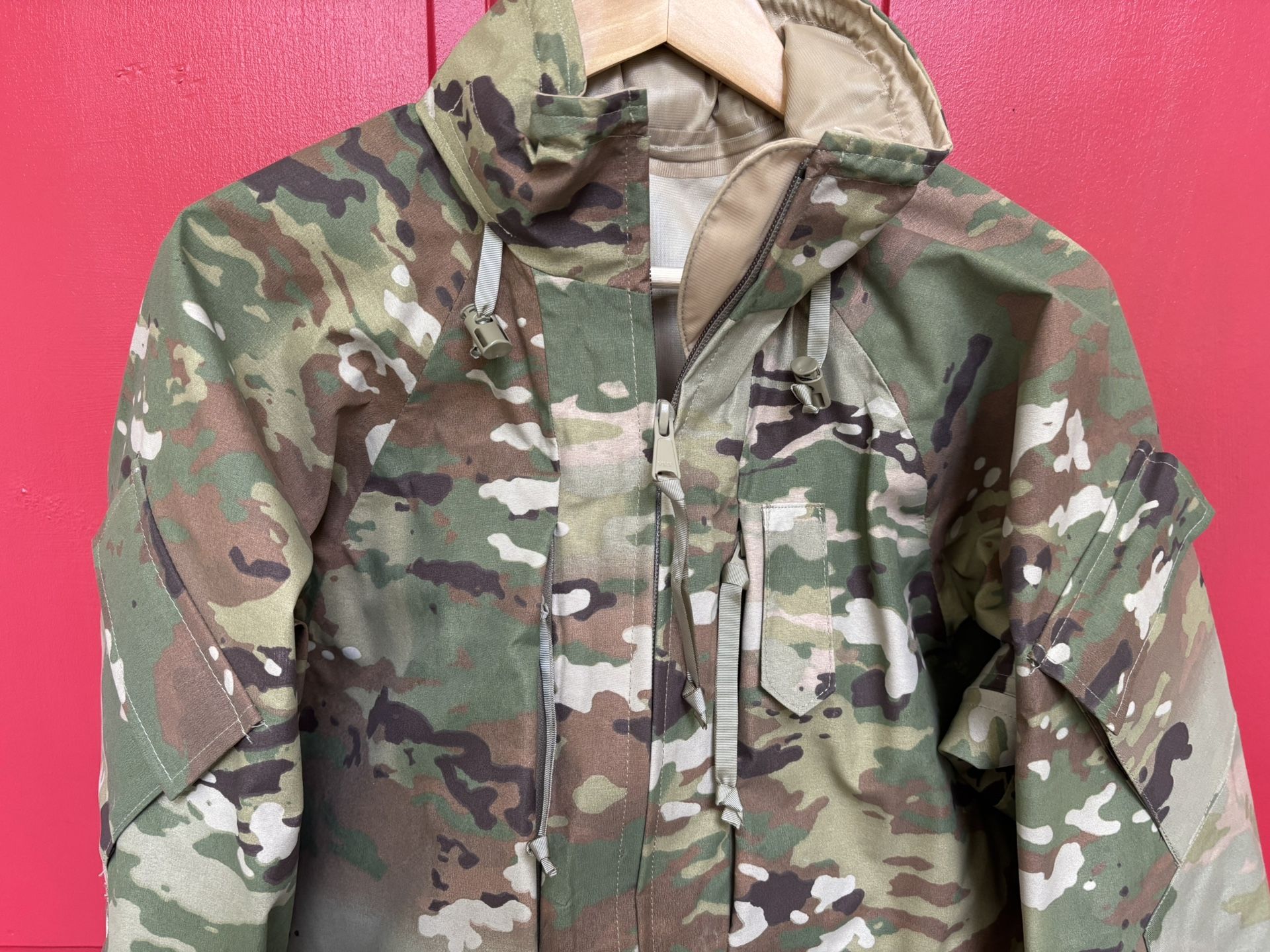 Military Surplus Multicam GoreTex Cold Wet Weather Parka, Like New