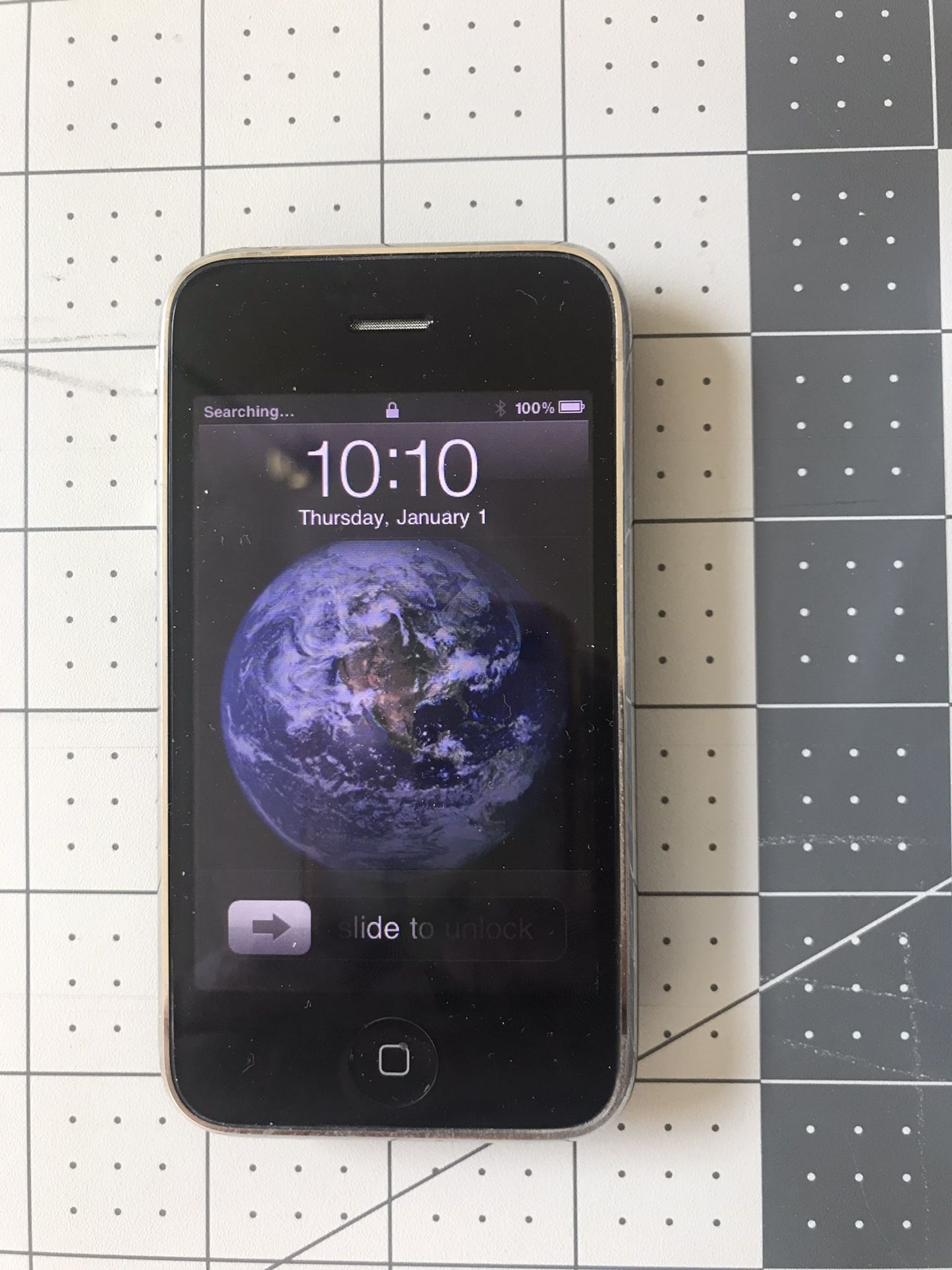 Apple iPhone 3GS - 8GB - Black A1303 with original box for parts only