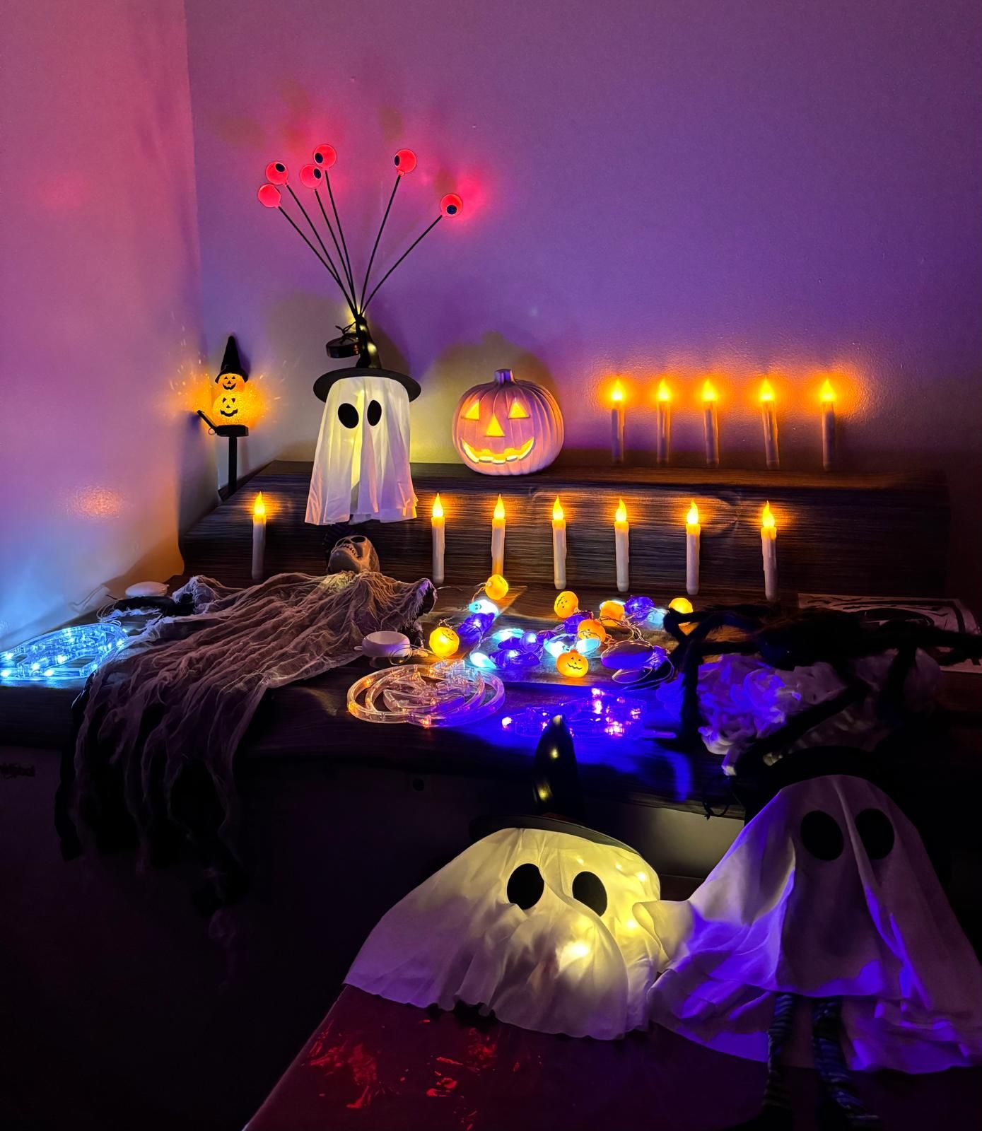 Halloween Decoration Bundle, Floating Candle Set, Huge Spiderweb, Jack-o’-lantern, 10 different pcs   Paquete de decoración de Halloween, juego de vel