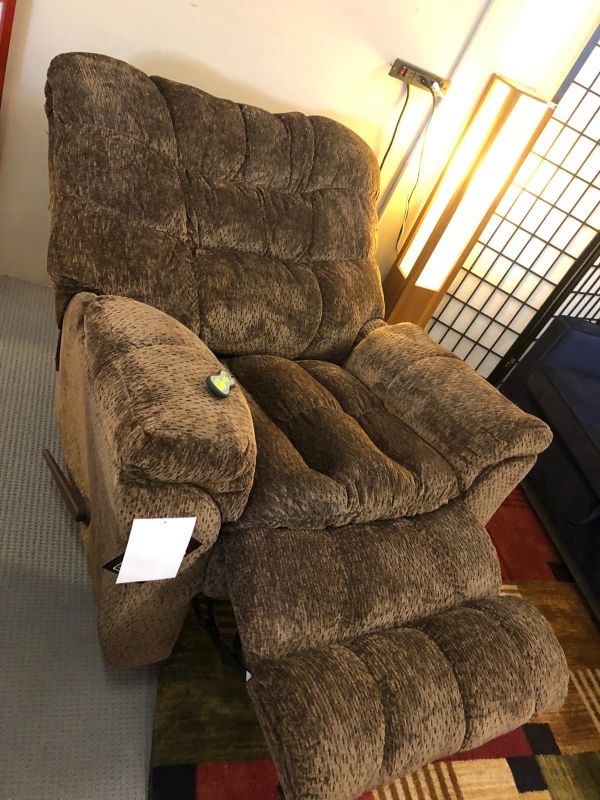 CLOSE OUT Heat & Massage Rocket Recliner • Same day Delivery •Big mans