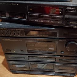 Pioneer Stereo With Speakers