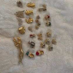 Lots Of Brooches With Cryrstals