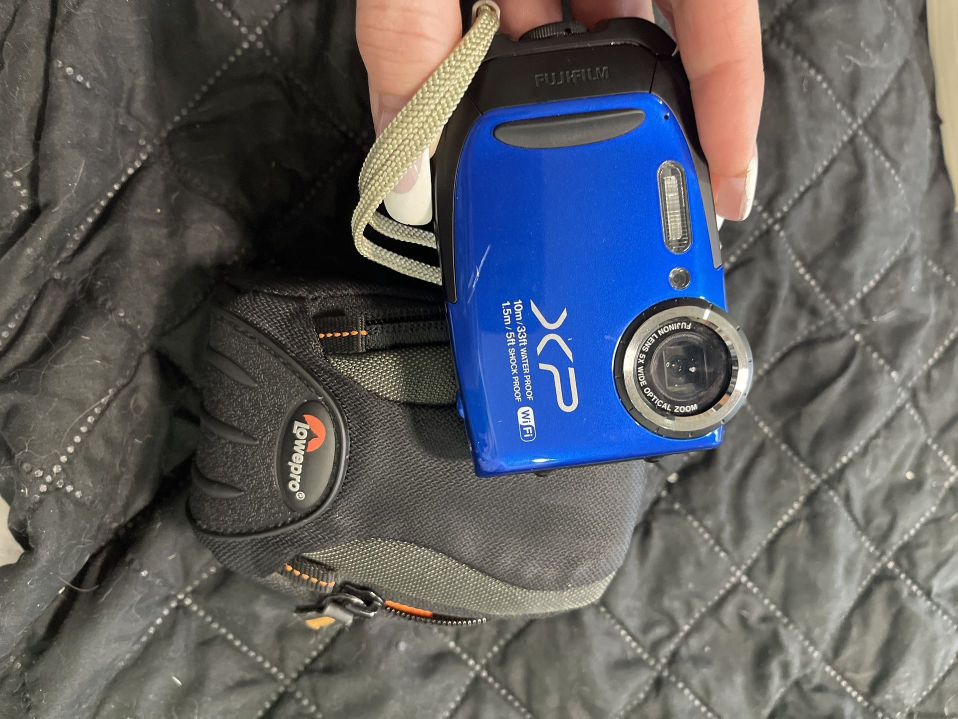 Digital Camer w/. case holder NEEDS OOWER CORD ON Amazon under $10 - fujifilm WATERPROOF $40 19082