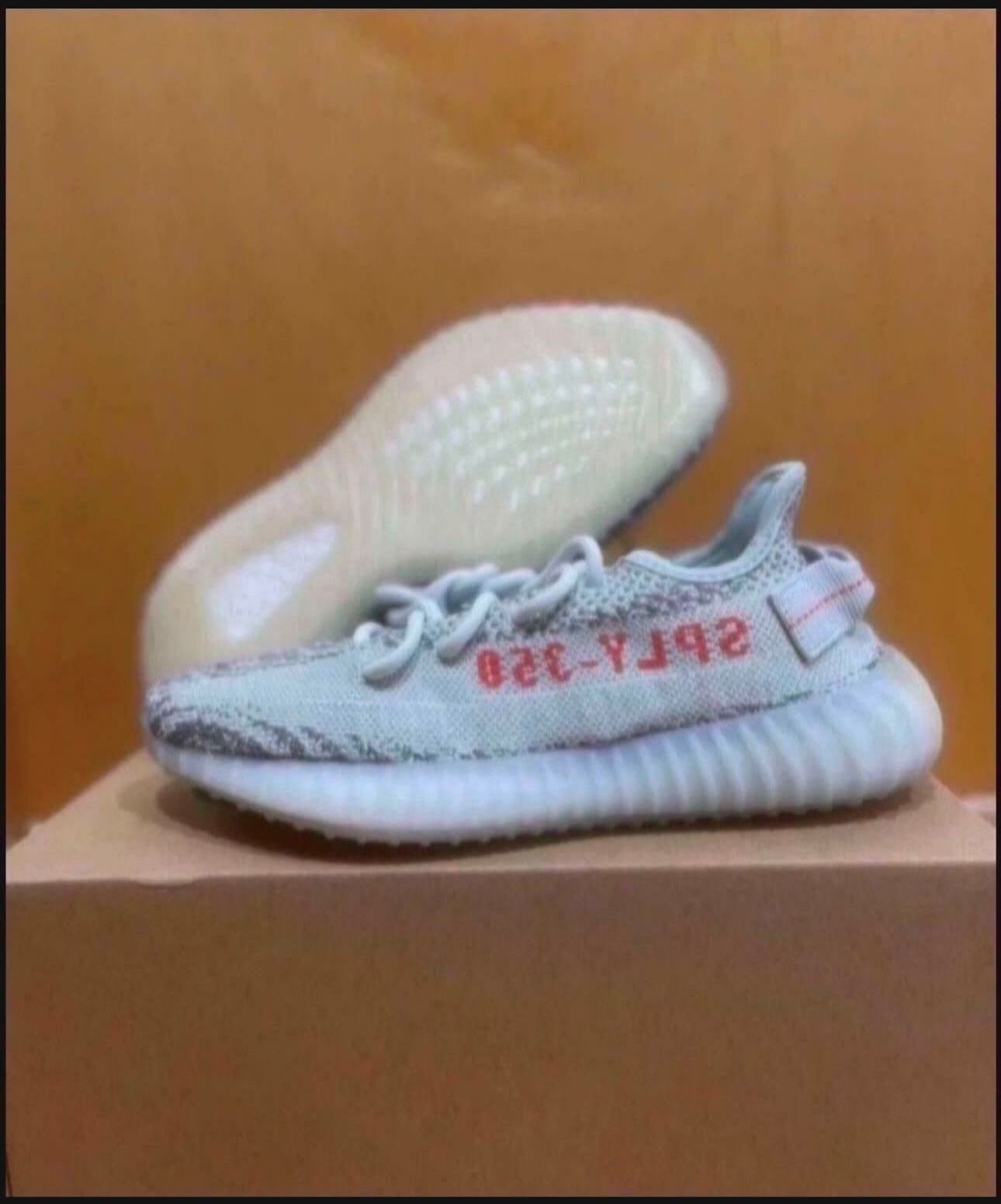 Adidas Yeezy Boost 350 V2 Blue Tint Size 5 Brand New