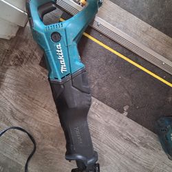 Makita cordless sawzall with battery