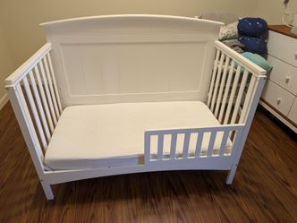 Delta Archer 4 in 1 Crib with mattress+ sheets
