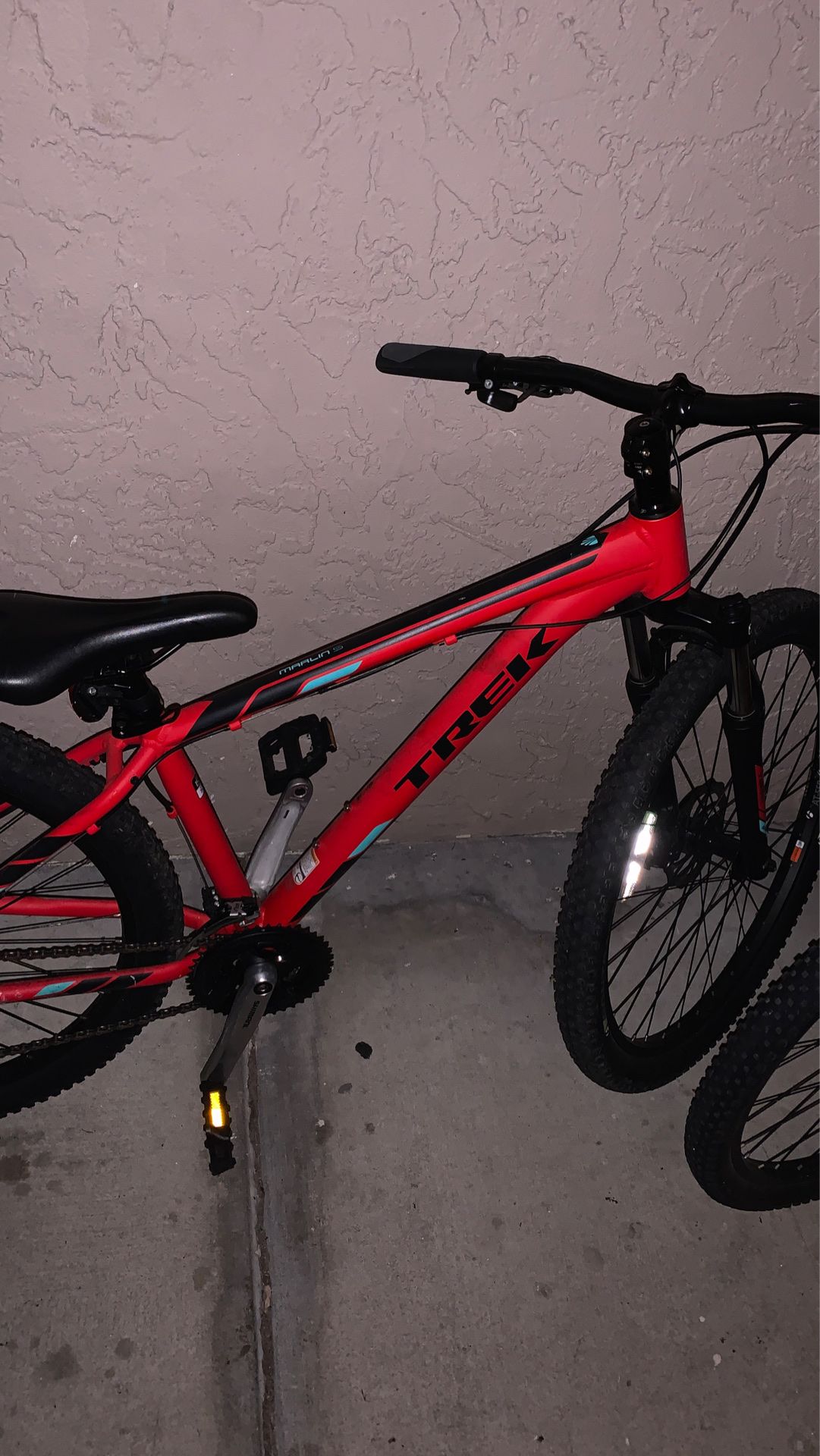 Marlin 5 trek bike red