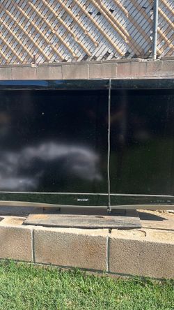 Flats screen TV, sharp 50 inch Works. Not a smart TV