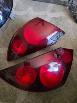 Left and Right Tail Light Assembly - 2000-2002 Mitsubishi Eclipse
