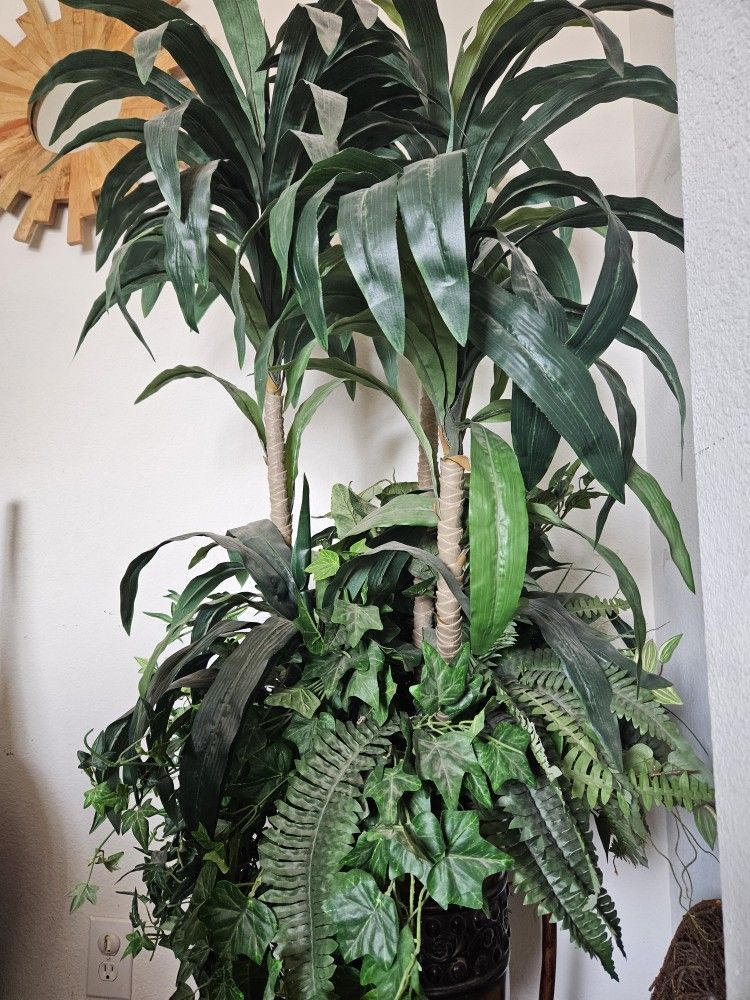 Artificial Plant In High Stand. Over 100 Retail Price