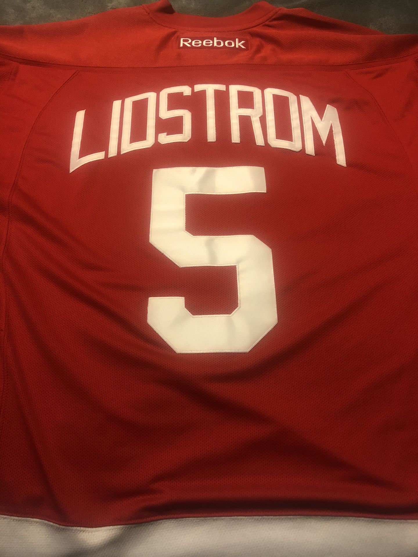 Detroit Red Wings #5 Nicklas Lidstrom Jersey! Reebok, size Large! Like New!