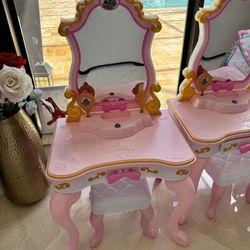 Like New! Disney princess musical Vanity With Chair 