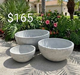 Set of 3 concrete planters