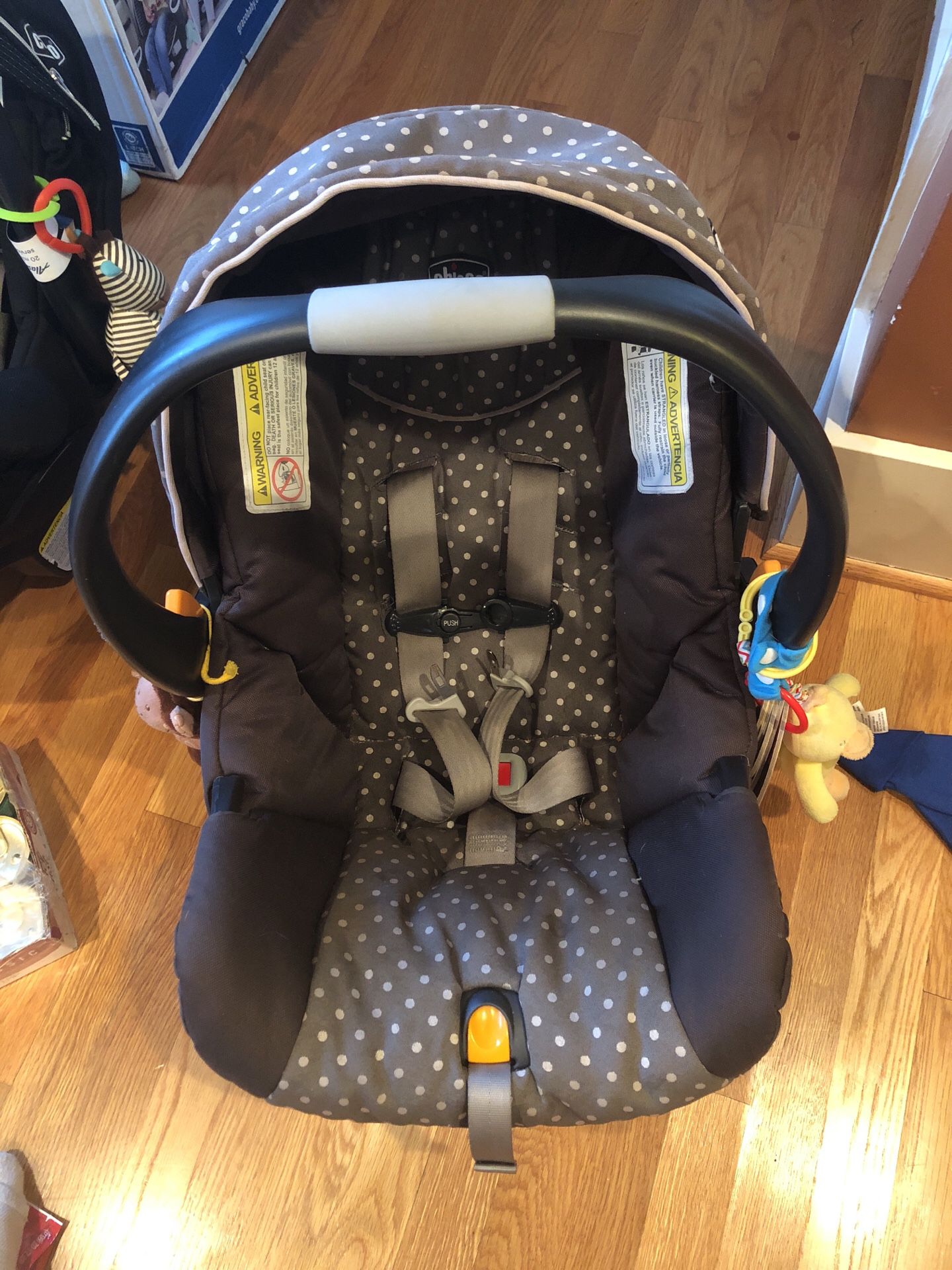 Chicco Keyfit 30 Car Seat with Base