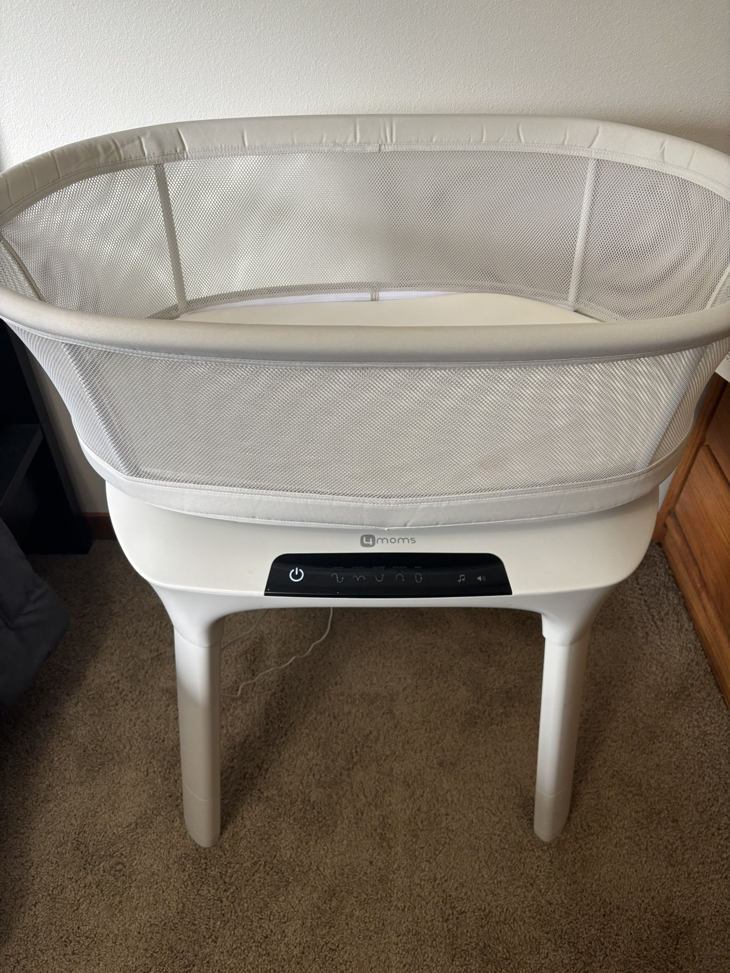4 moms Mamaroo Bassinet